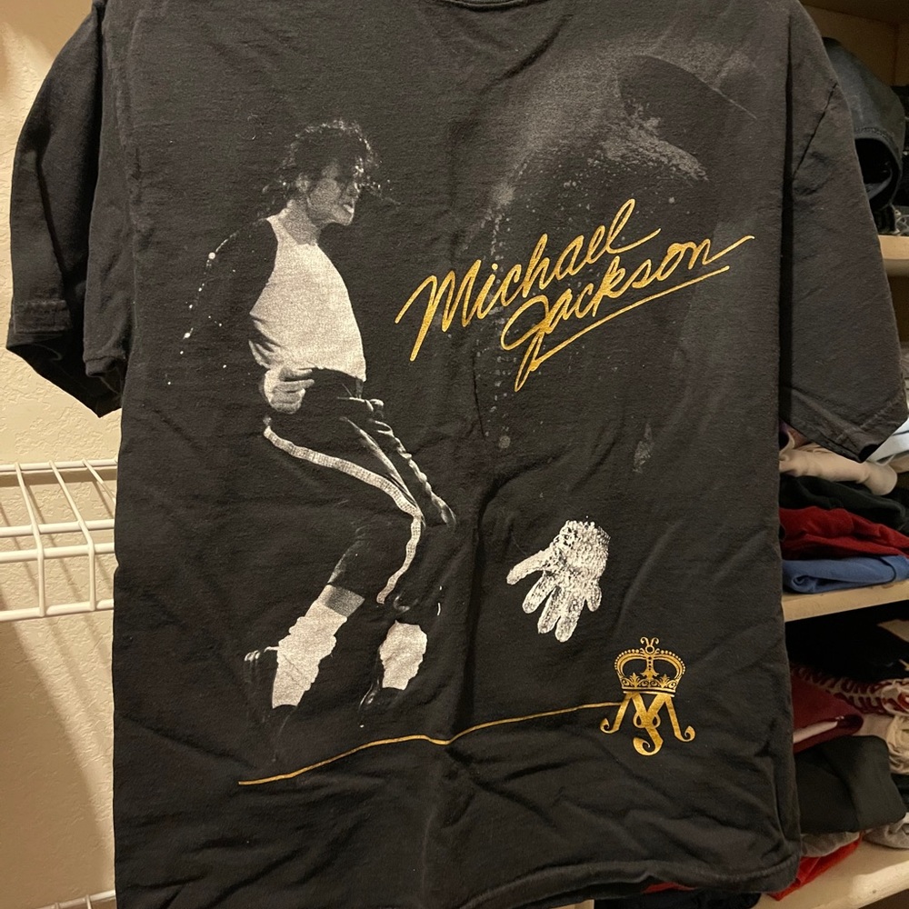 Michael Jackson black & gold glove T-shirt